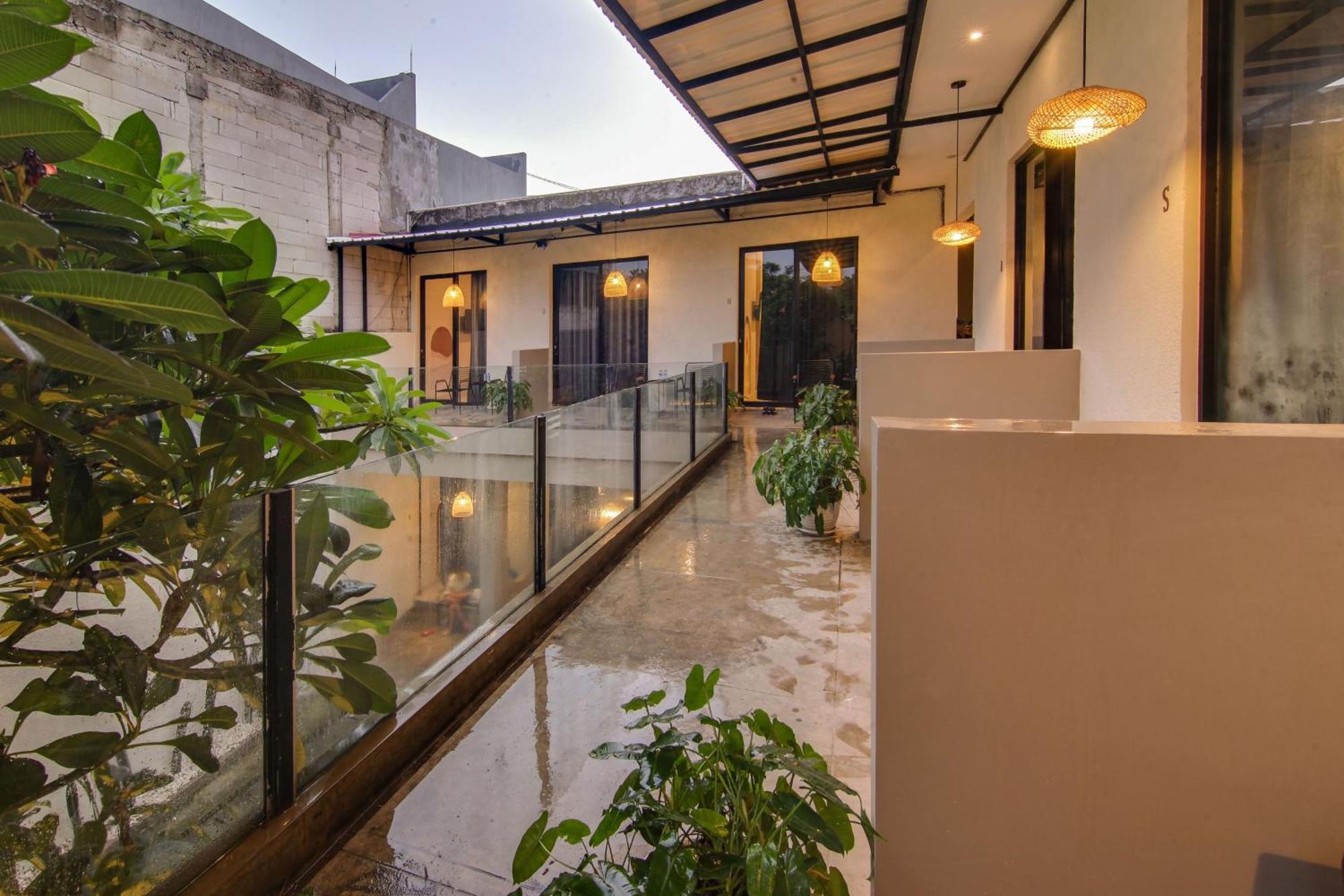 Escotel Casa De Luga Jakarta Bagian luar foto