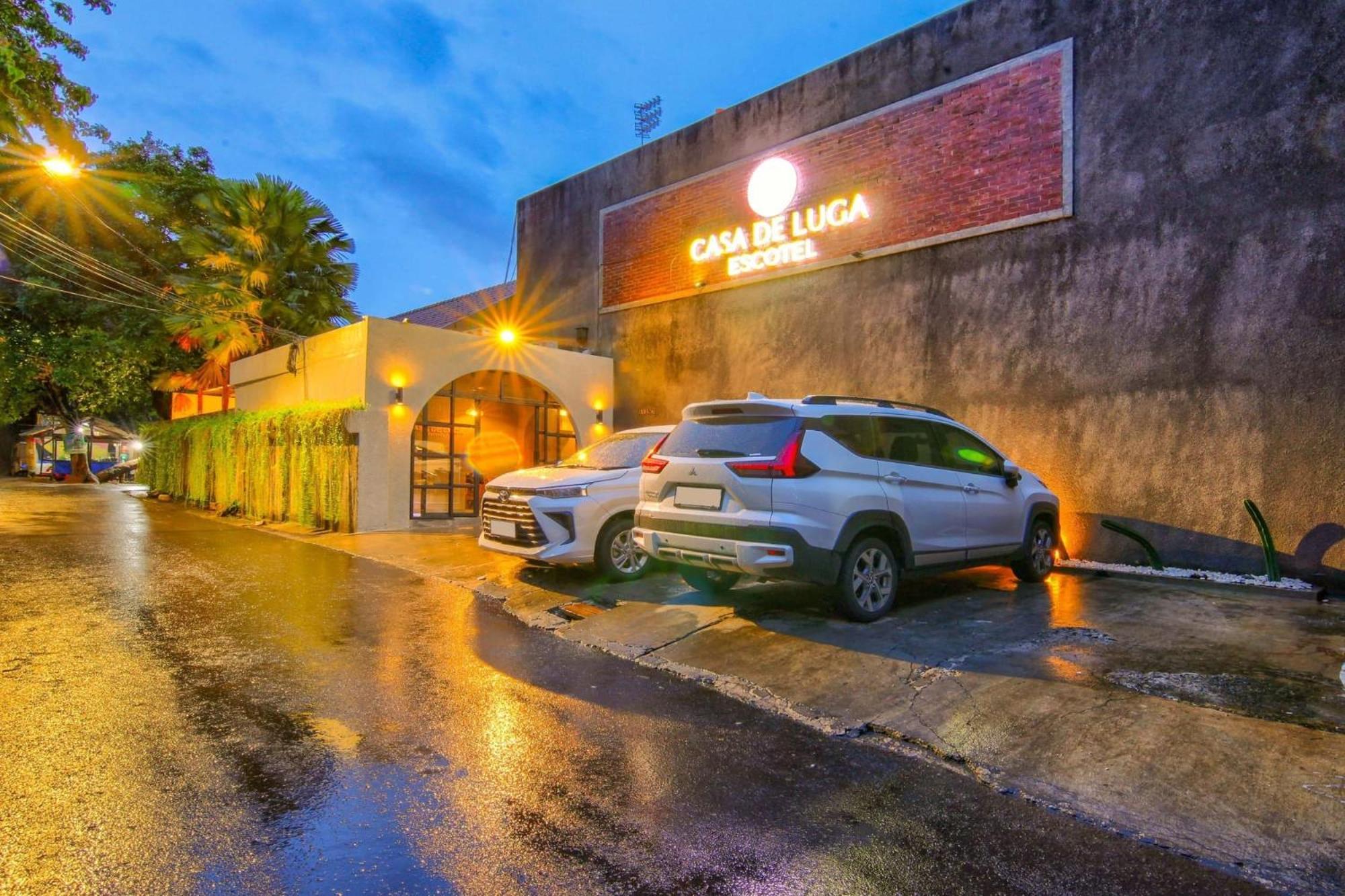 Escotel Casa De Luga Jakarta Bagian luar foto